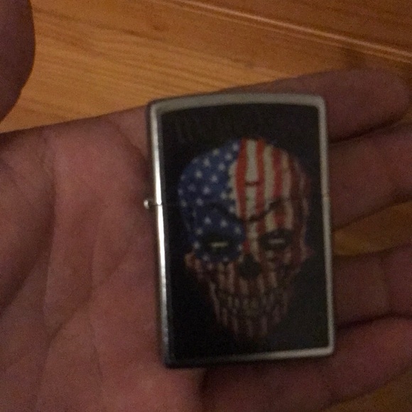 Multiple different lighters - Picture 5 of 6